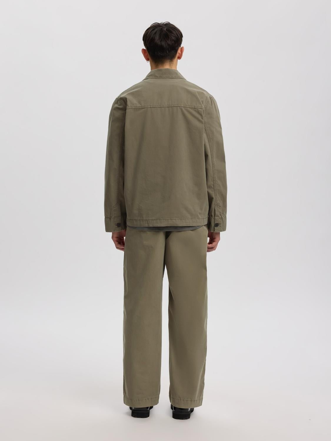 model_shot-back
